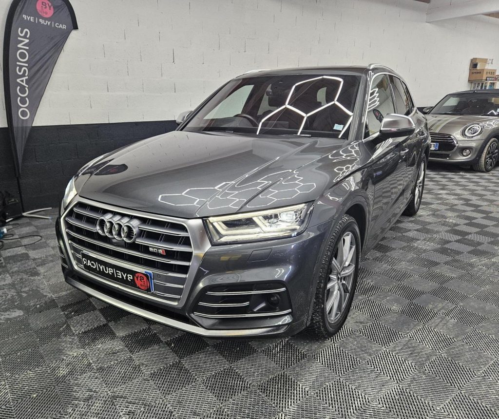 Découvrez ce superbe AUDI SQ5 Quattro 3.0 V6 TDI de 347 ch, un SUV premium alliant sportivité, élégance et polyvalence. Son puissant moteur V6 TDI délivre des performances impressionnantes tout en conservant un excellent agrément de conduite. Associé à la boîte automatique Tiptronic S, il offre des passages de rapports fluides et réactifs. La transmission intégrale Quattro garantit une motricité et une tenue de route exceptionnelles en toutes circonstances. À bord, vous profiterez d’un intérieur haut de gamme, spacieux et confortable, parfaitement adapté aux longs trajets. Le SQ5 offre également un excellent compromis entre performances, confort familial et praticité au quotidien. Ses 347 ch et son couple généreux procurent des sensations de conduite dignes d’une véritable sportive. Véhicule proposé avec une GARANTIE 12 MOIS pour vous offrir encore plus de sérénité.